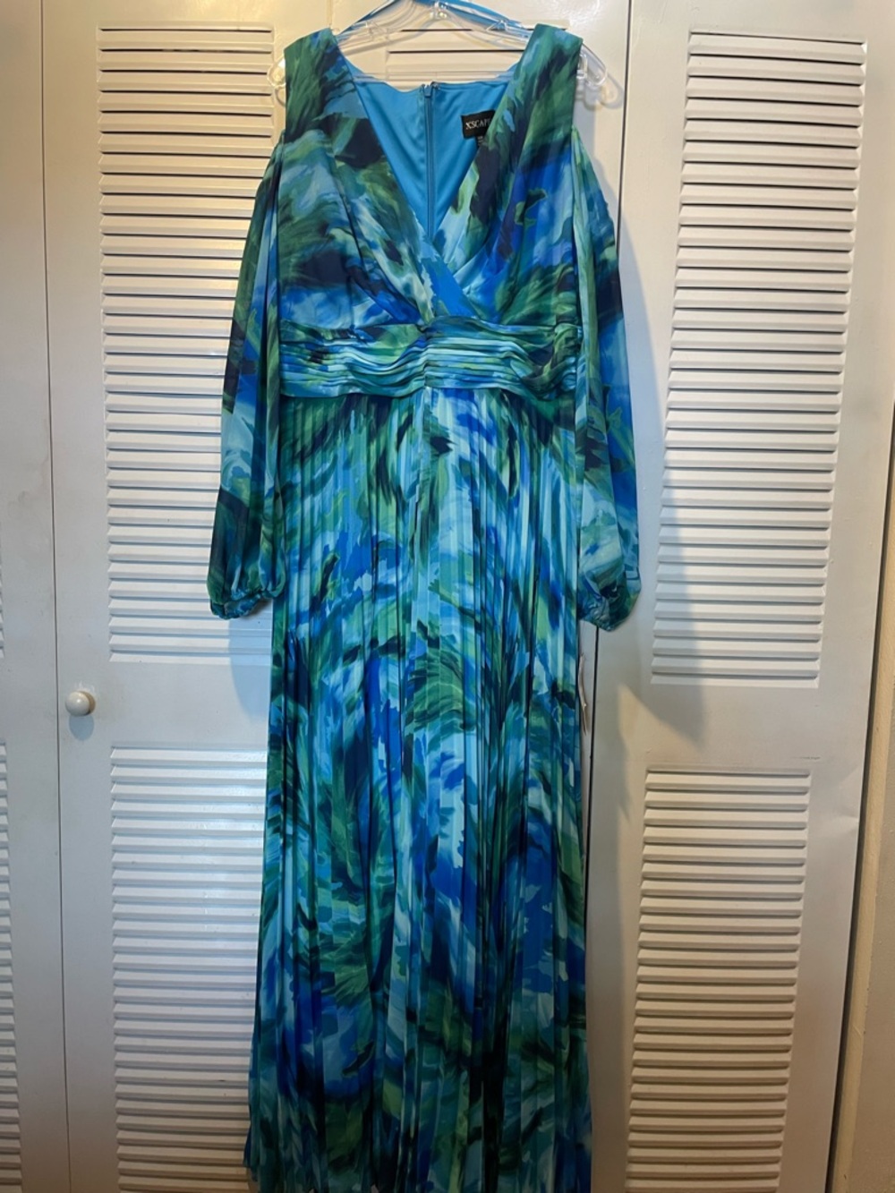 Xscape Blue & Green Pleated V-Neck Maxi Dress